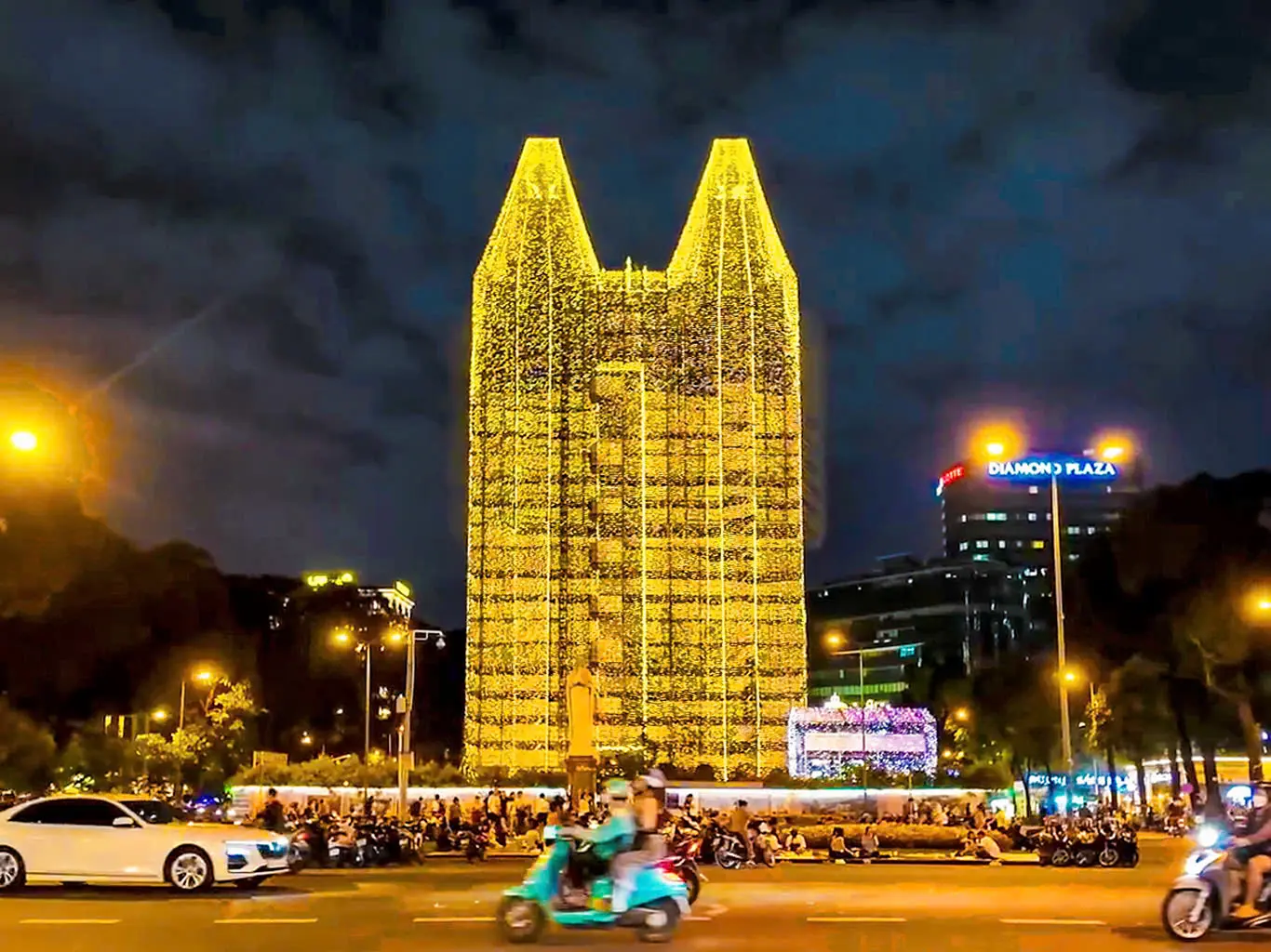 Notre-Dame Cathedral in Ho Chi Minh City shines bright for Christmas