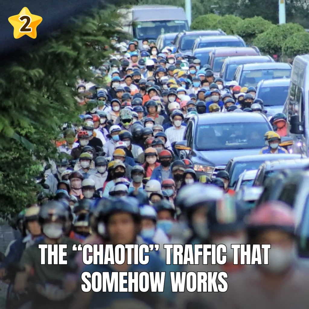The “chaotic” traffic that somehow works